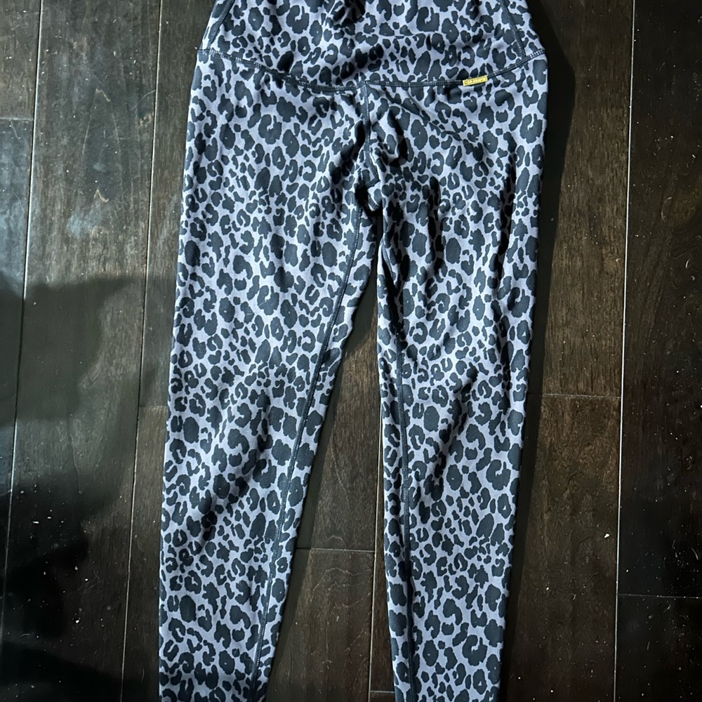 Cleo Harper Black Leopard Print Leggings stretch Yoga pants M medium designer - Picture 7 of 8